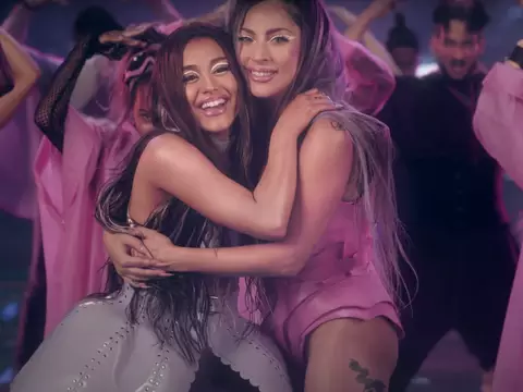 Lady Gaga e Ariana Grande no clipe "Rain On Me"