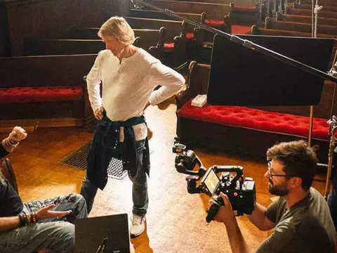 Michael Bay durante as gravações de O Mal na sua Essência: A História de Hadden Clark