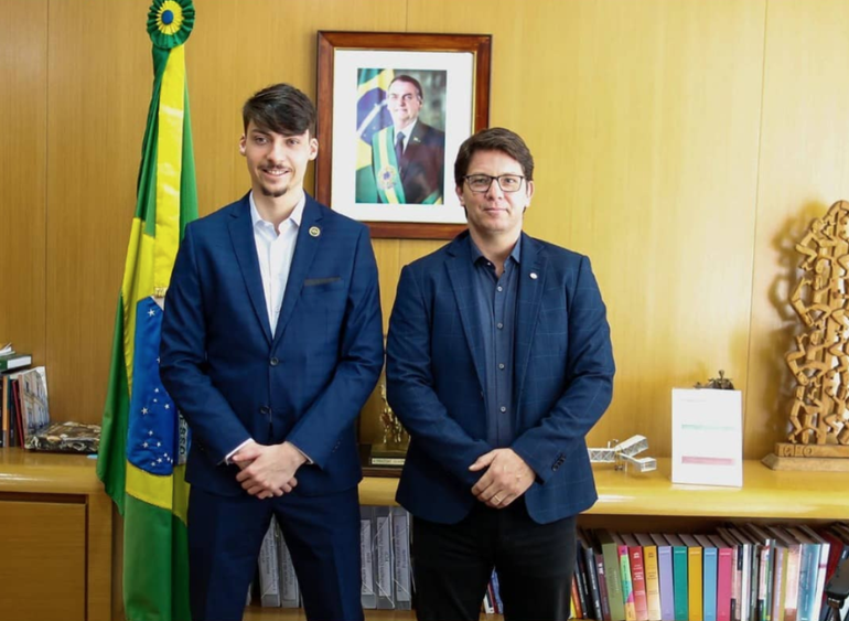 Renan Bolsonaro e Mario Frias