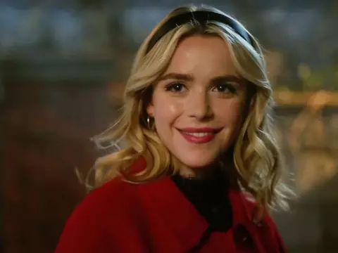 Sabrina Spellman no trailer da sexta temporada de Riverdale (CW/Reprodução)