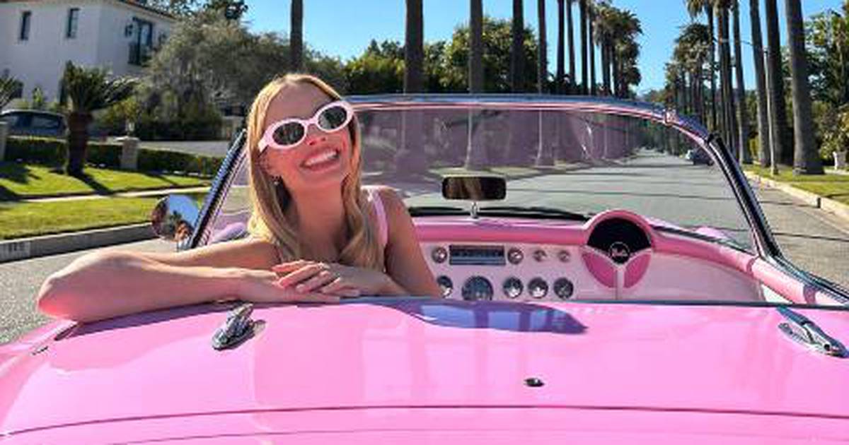 Barbie dirige Corvette de brinquedo em novo filme estrelado por Margot  Robbie