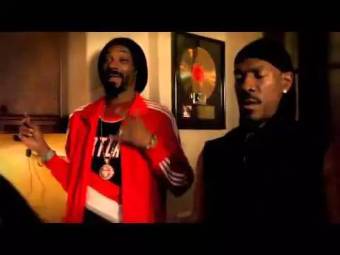 Eddie Murphy e Snoop Lion se unem no clipe de "Redlight"