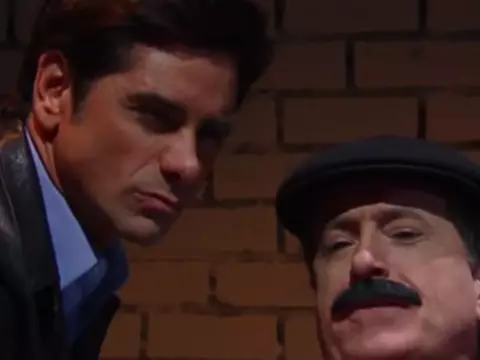Três é Demais | Stephen Colbert reimagina a série como um drama policial; assista