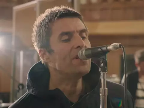 Liam Gallagher canta “For What It’s Worth” em novo vídeo
