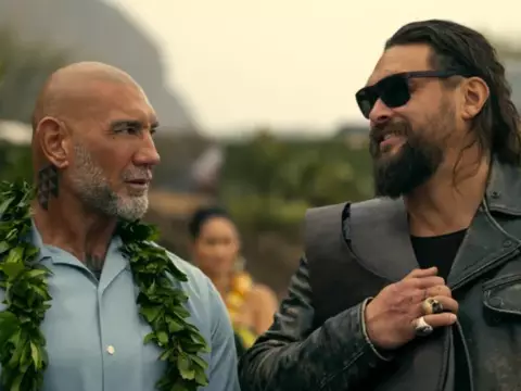 Dupla Perigosa tem ação decente, mas piadas ruins e clímax pior