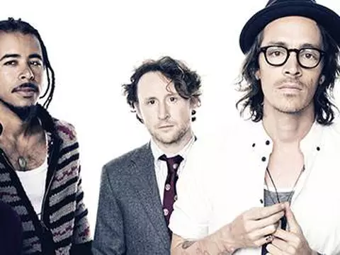Incubus | Fliperamas, motos e coreografia no videoclipe de "Absolution Calling"; assista