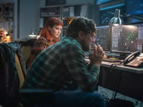 Jennifer Lawrence e Leonardo diCaprio em Don't Look Up (Netflix/Divulgação)