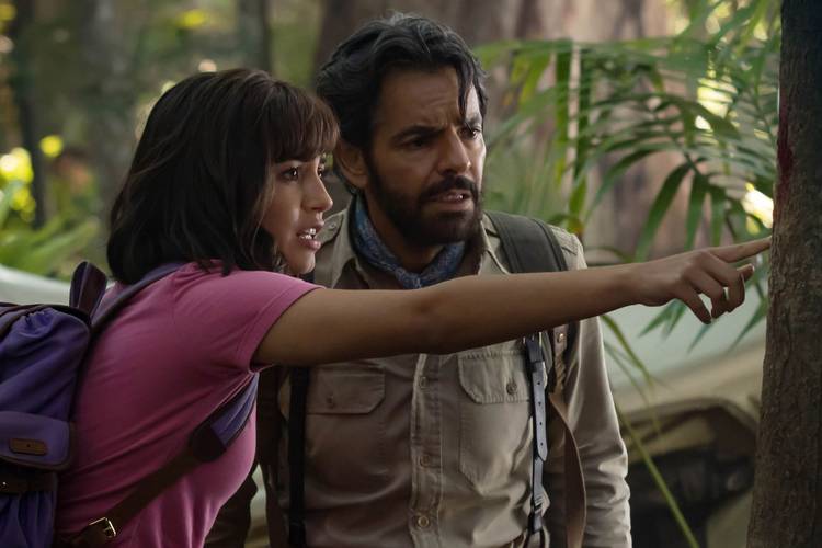 Dora E A Cidade Perdida Isabela Moner E Eugenio Derbez Estao Em Nova Foto