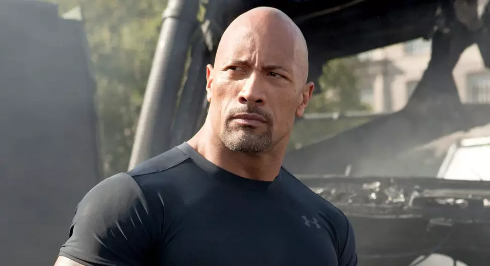 Lizard Music Dwayne Johnson Surge Irreconhecivel Idoso 70 Anos Em Set
