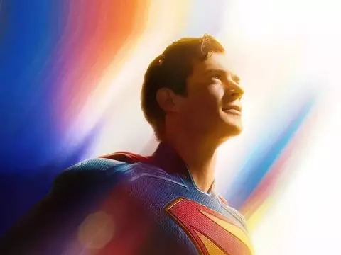 Superman chega à HBO Max nesta sexta e David Corenswet celebra com foto