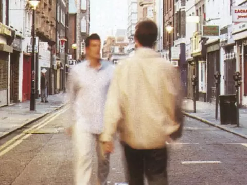 Oasis | ¿Por qué todo el mundo está buscando su disco de 1995? Te contamos
