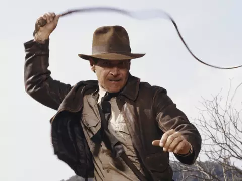 Harrison Ford, como Indiana Jones