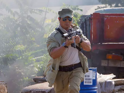 Os Mercenários 3 | Sylvester Stallone, charutos e explosões no pôster animado do filme