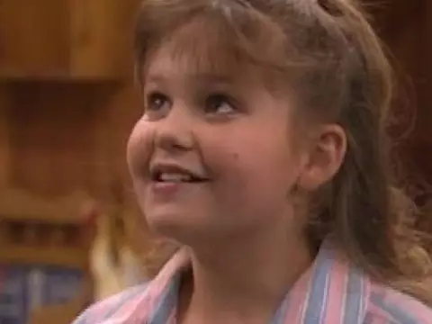 Candace Cameron Bure em Três é Demais (Reprodução)