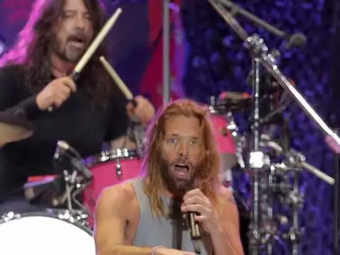 Taylor Hawkins e Dave Grohl em show de março de 2022 (JAVIER TORRES / AFP)