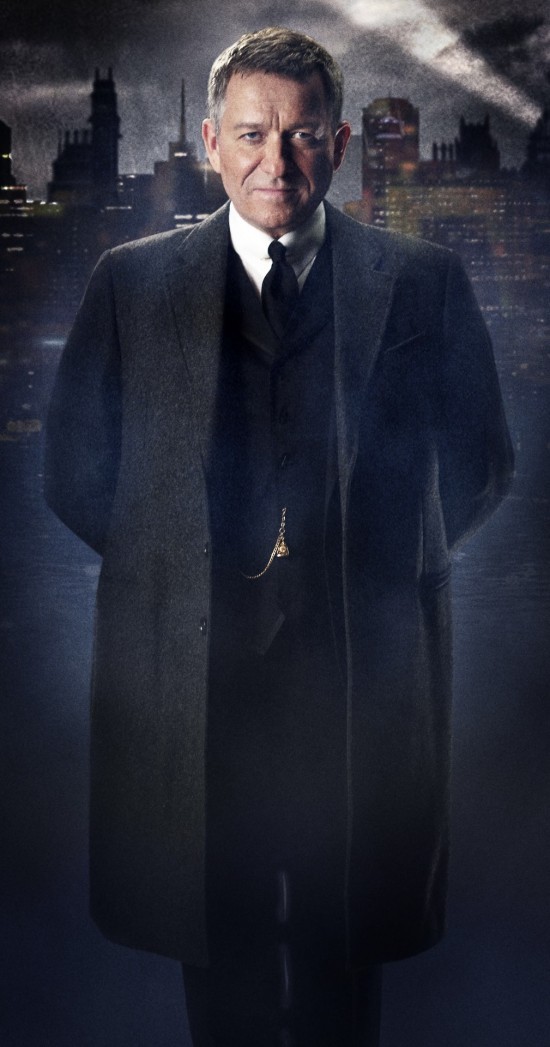 Gotham Sean Pertwee como Alfred Pennyworth