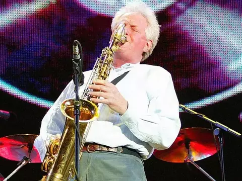 Morre Dick Parry, saxofonista que tocou com Pink Floyd, aos 83 anos