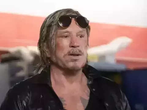 Mickey Rourke fue desalojado de su casa después de deber $60,000 en alquiler.