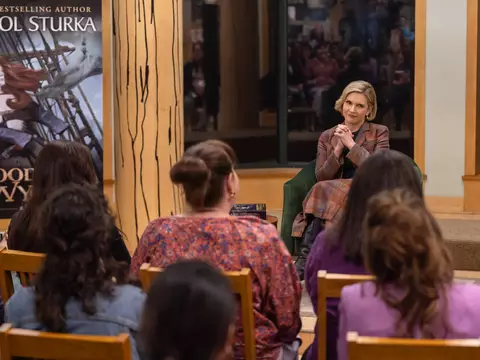Pluribus livro Carol