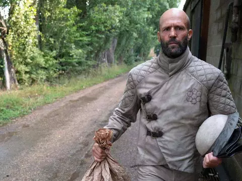 Beekeeper 2 ganha data de estreia em janeiro de 2027