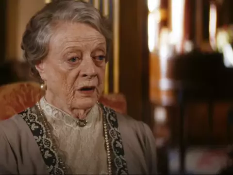 Maggie Smith em Downton Abbey: Uma Nova Era (Universal Pictures/Reprodução)