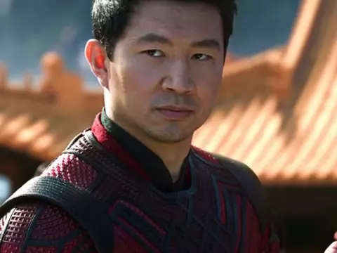 Simu Liu, astro de Vingadores: Doomsday, fala sobre o sigilo da Marvel