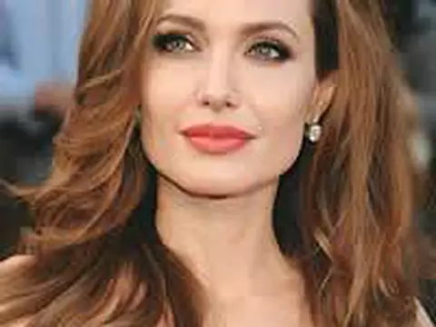 Angelina Jolie é a atriz mais bem paga de Hollywood