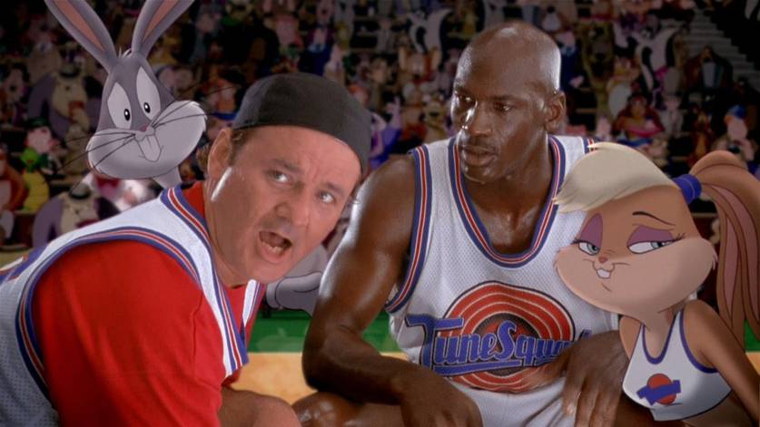 Bill Murray e Michael Jordan em cena de Space Jam