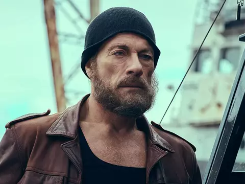 O Último Mercenário convida Van Damme à típica comédia francesa de caricaturas