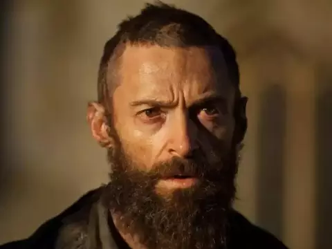 Robin Hood com Hugh Jackman ganha imagem com astro irreconhecível