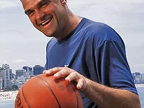 Cinebiografia de Oscar Schmidt terá roteirista americano