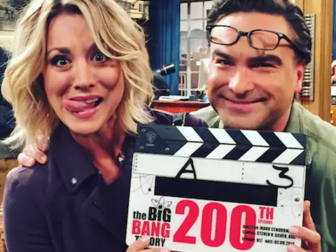 The Big Bang Theory | Adam West tietado e mais nas fotos de bastidores do 200º episódio