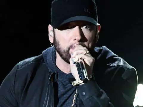 Eminem doa tênis Jordan raro por US$ 20 mil para combate a Covid-19