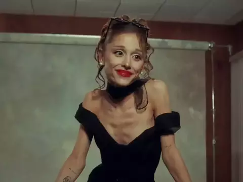 Ariana Grande anuncia pausa e abandona Sunday In the Park with George