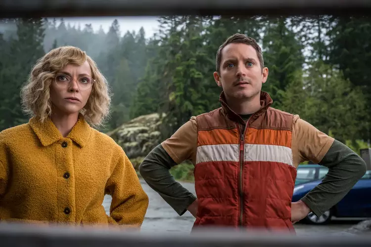 Elijah Wood aparece em primeira imagem oficial do 2º ano de Yellowjackets