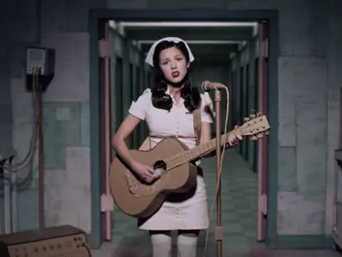 Olivia Rodrigo em The Cure