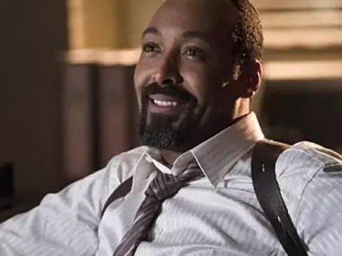 Jesse L. Martin em cena de The Flash (Reprodução)