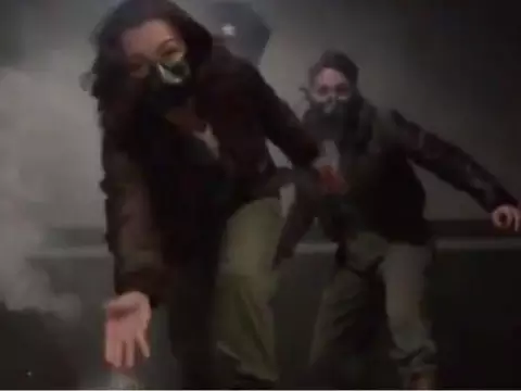 Ming-Na Wen e Natalia Cordova-Buckley em Agents of SHIELD/ABC