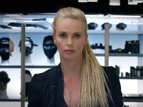 Charlize Theron desabafa sobre idade: "Depois dos 40, tudo muda"