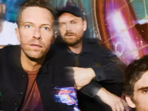 Coldplay para o disco Music Of The Spheres (Parlophone)