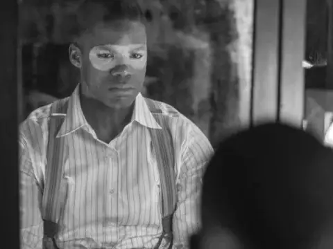 Damon Lindelof relembra desafios para criação de herói negro em Watchmen