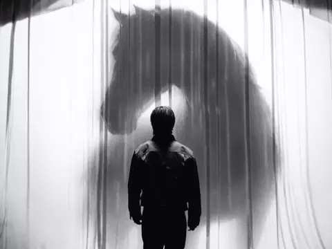 BTS lança MV melancólico da faixa "Merry Go Round"; assista