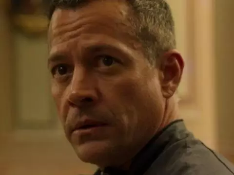 Malvino Salvador em O Negociador (Prime Video)