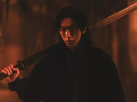 Nam Joo-hyuk em A Leste do Palácio (Reprodução)