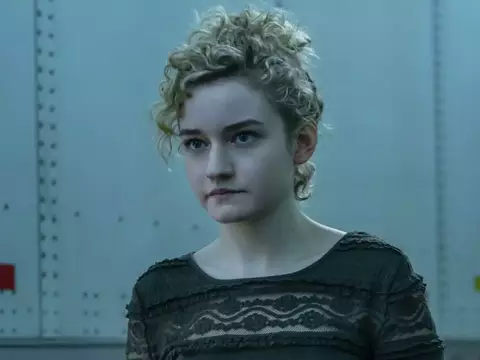 Após Supergirl, Craig Gillespie vai dirigir Julia Garner em série da Apple