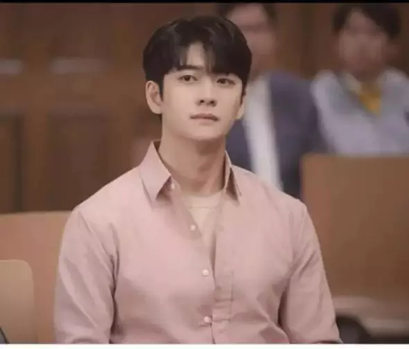 Kang Tae-oh em Uma Advogada Extraordinária (Reprodução)