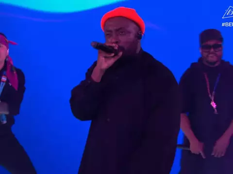 Black Eyed Peas no Budweiser Rewind/Reprodução