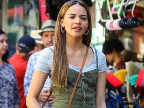 Leslie Grace em Um Bairro de Nova York (Warner Bros./Divulgação)