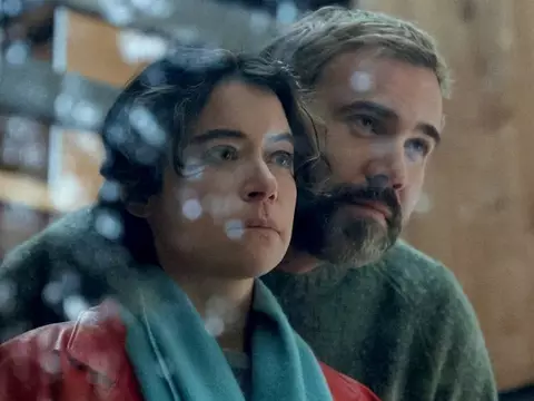Tatiana Maslany e Rossif Sutherland em Para Sempre Medo (Reprodução)