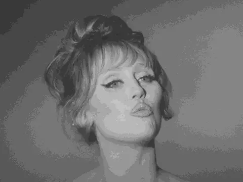 Miley Cyrus lança clipe de 'More to Lose'; assista